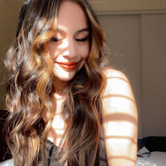 Meet your Posher, Alexia - Picture 1 of 1